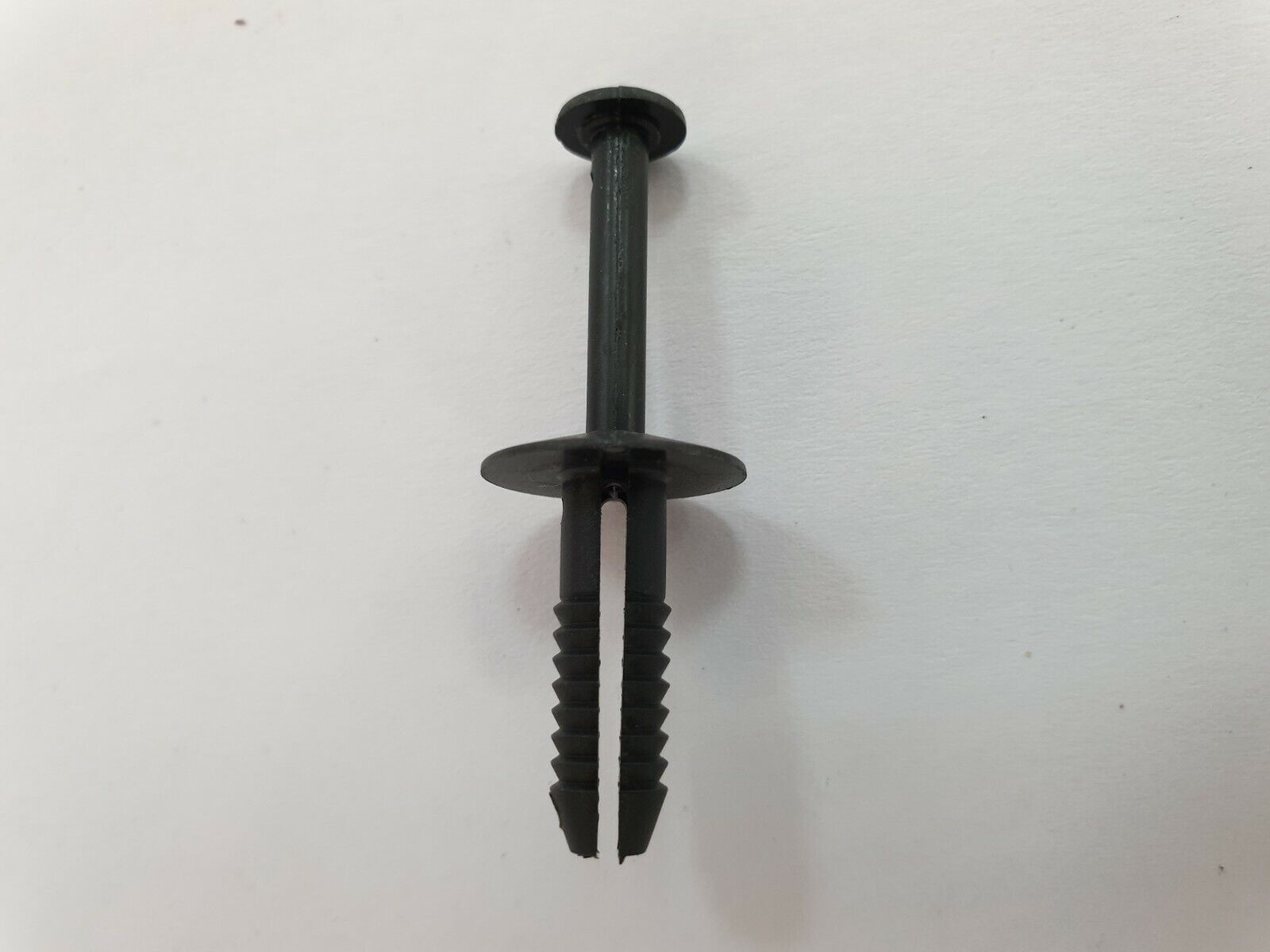 BMW Expanding Rivet Clips (MPN: 51111964186) - Image 2
