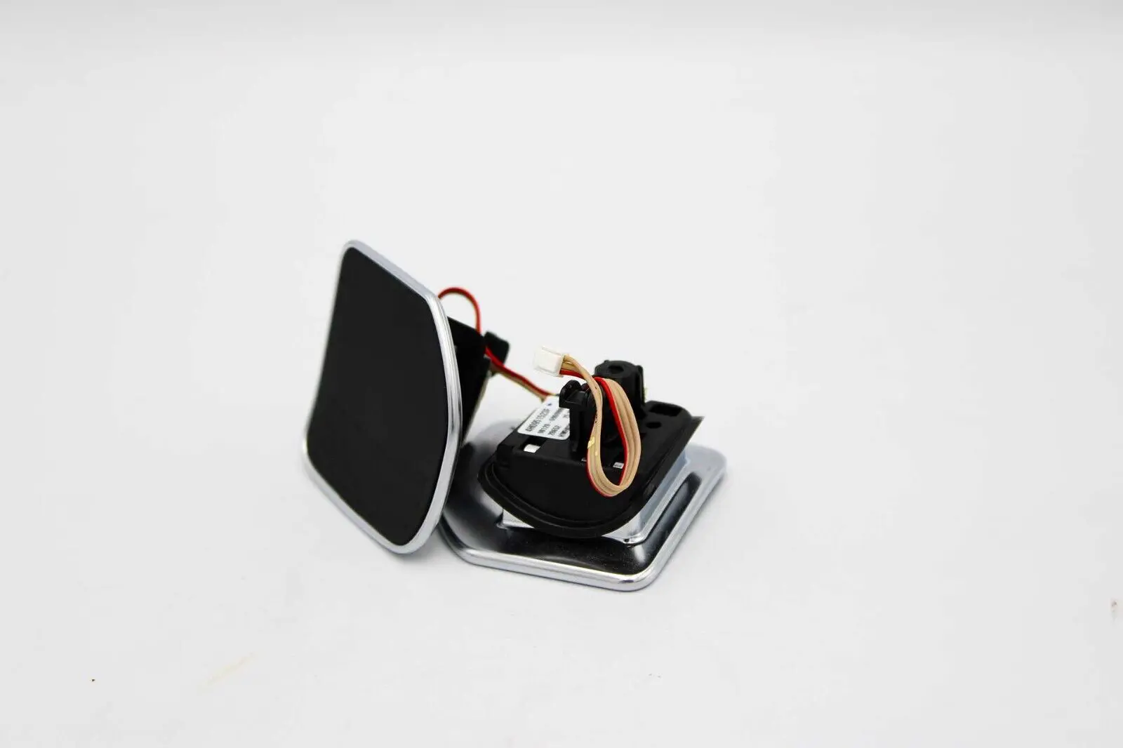 Audi Genuine Steering Wheel TipTronic Push Button Set (MPN: 4H0951523FXHA) - Image 4