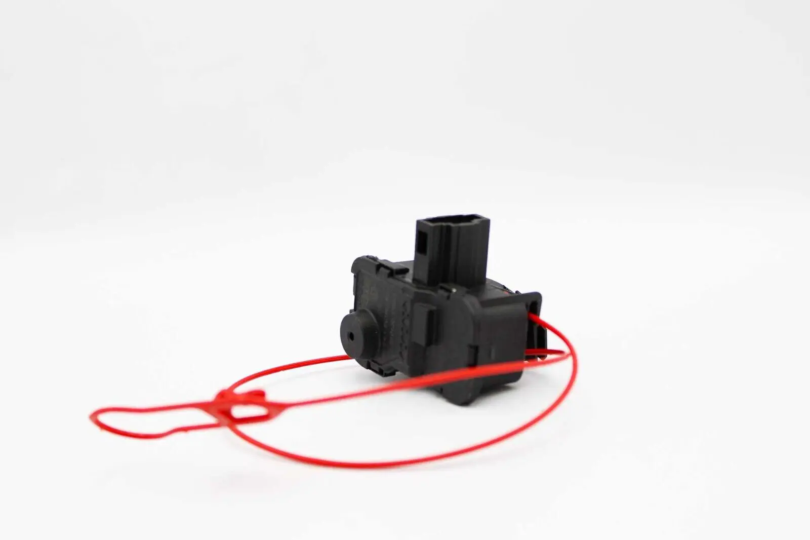 Genuine Fuel Door Actuator for Audi and Volkswagen (MPN: 8K0862153J) - Image 4