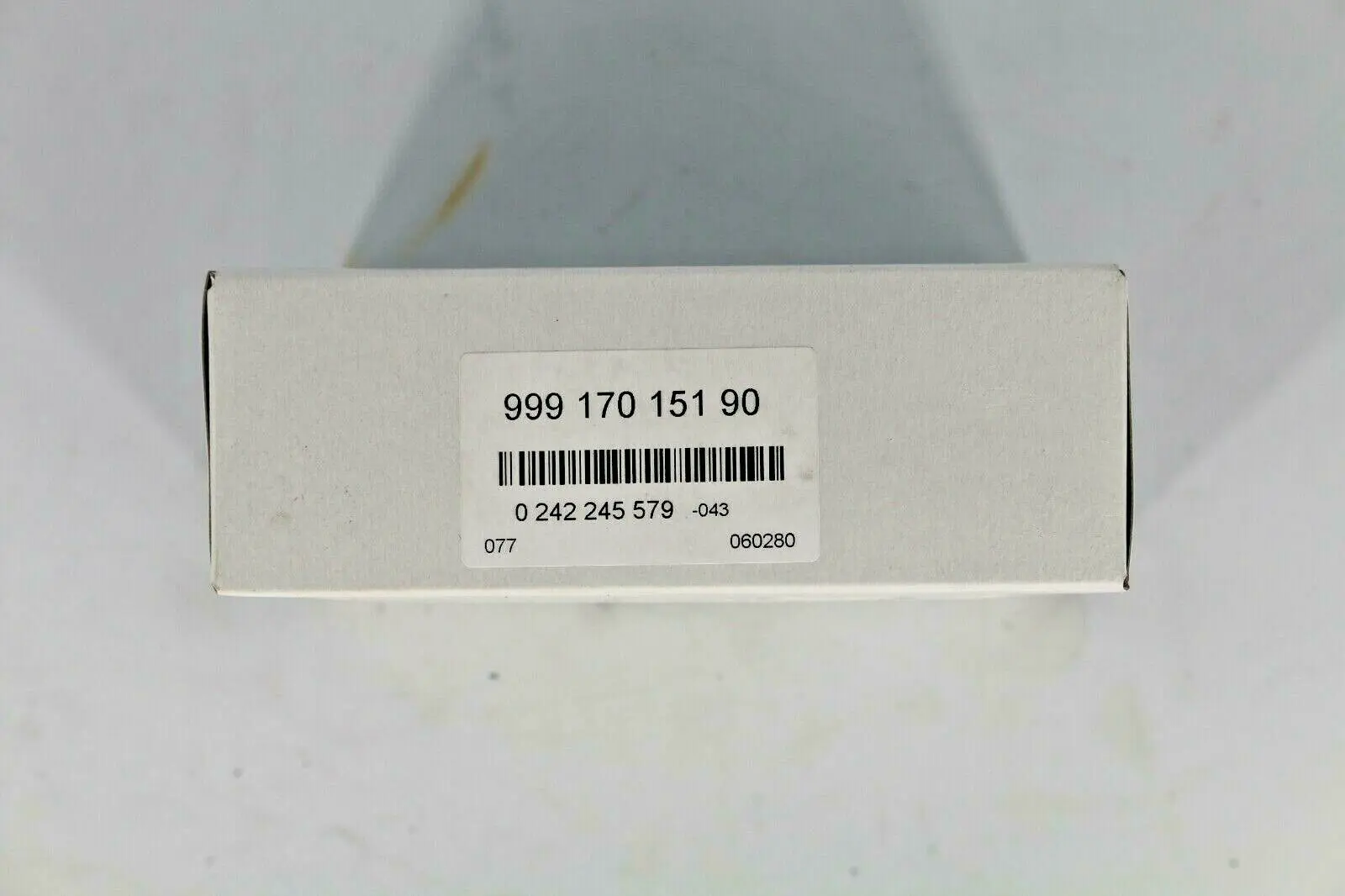 Porsche Genuine Spark Plugs (8pcs) (MPN: 99917015190) - Image 2