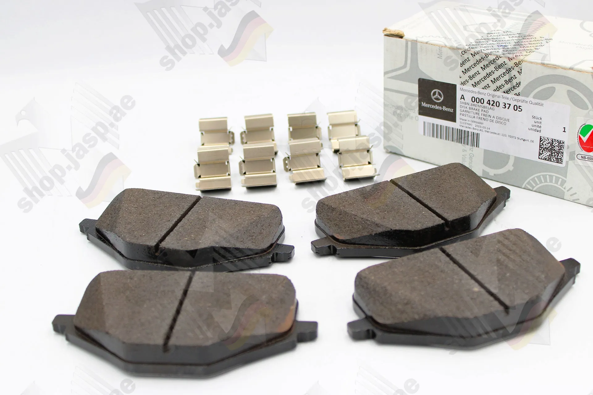 Mercedes-Benz Genuine Rear Brake Pad Set (MPN: A0004203705) - Image 4